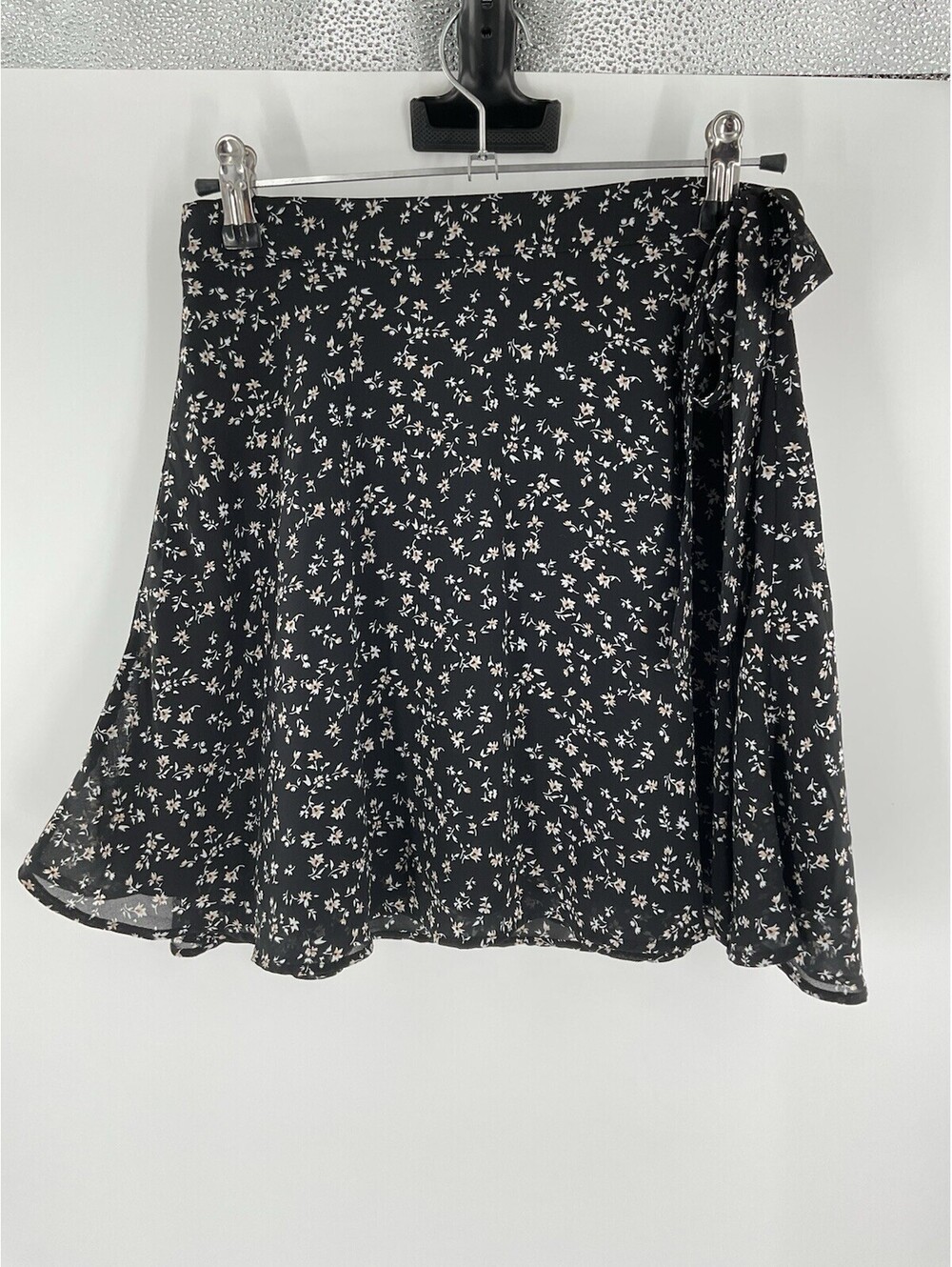 Forever 21 Women’s Size Small Short Floral Wrap Skirt 115